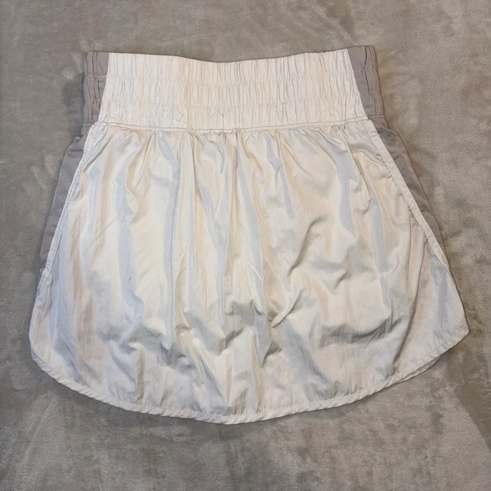 Yogalicious Radiant Color Block Bailey Skort Cream Taupe Smocked Waist Small
